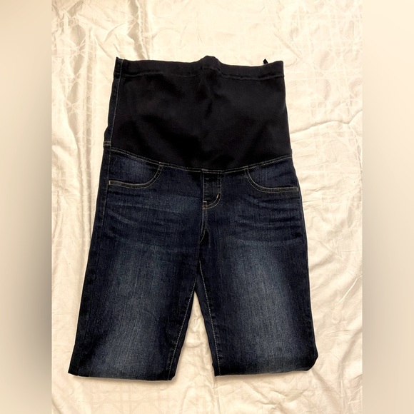 2 pairs Uniqlo Maternity Jeans - Picture 3 of 3